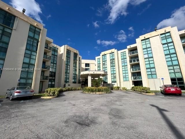 Real estate property located at 2055 122nd Ave #305, Miami-Dade County, INTERNATIONAL TOWERS COND, Miami, FL