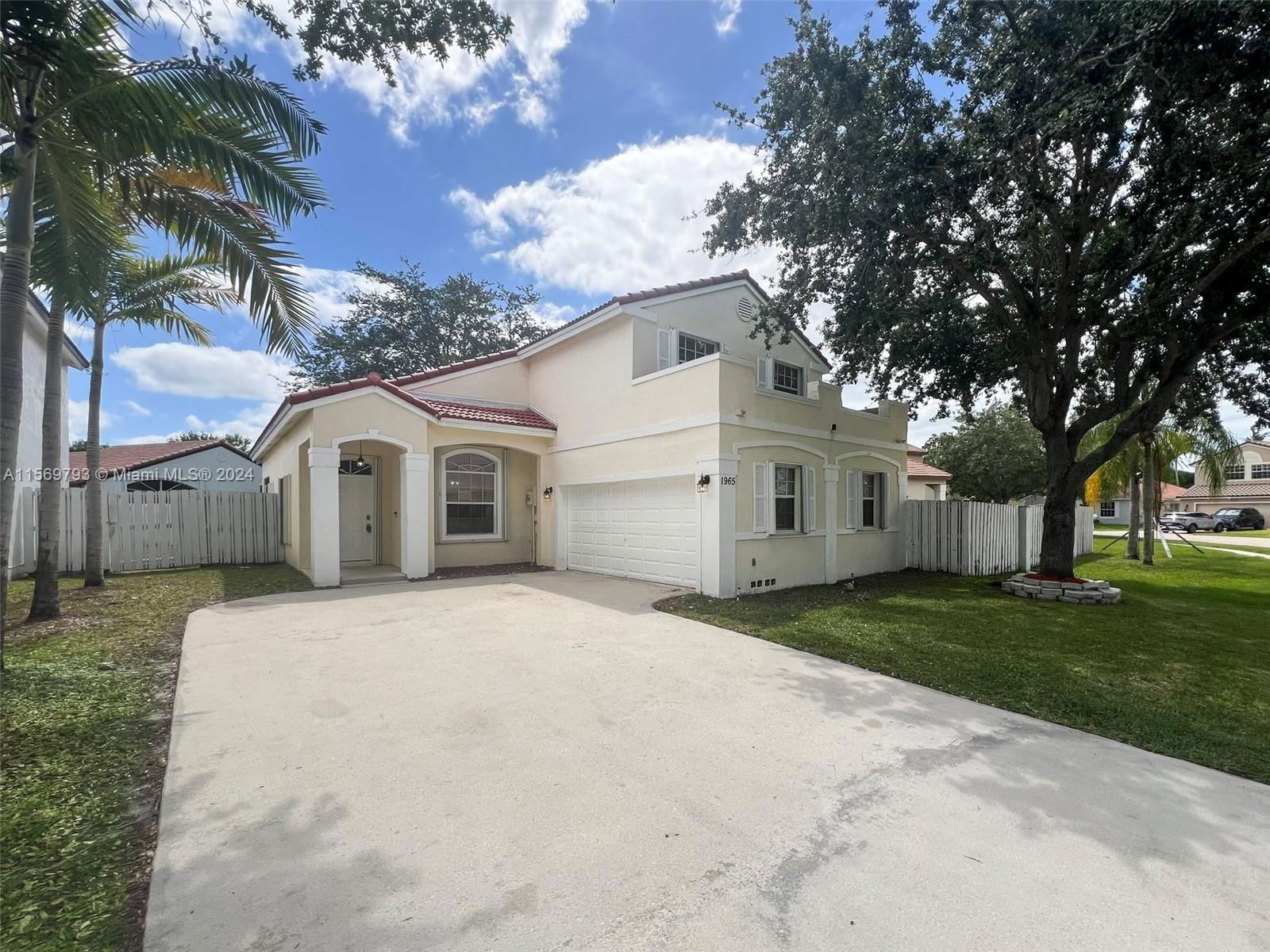 Real estate property located at 1965 181st Ter, Broward, SILVER LAKES AT PEMBROKE, Pembroke Pines, FL