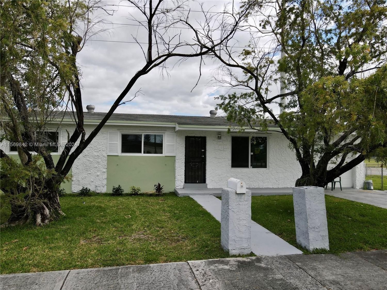 Real estate property located at 10301 146th Ter, Miami-Dade County, RICHMOND HGTS ESTS 3RD AD, Miami, FL