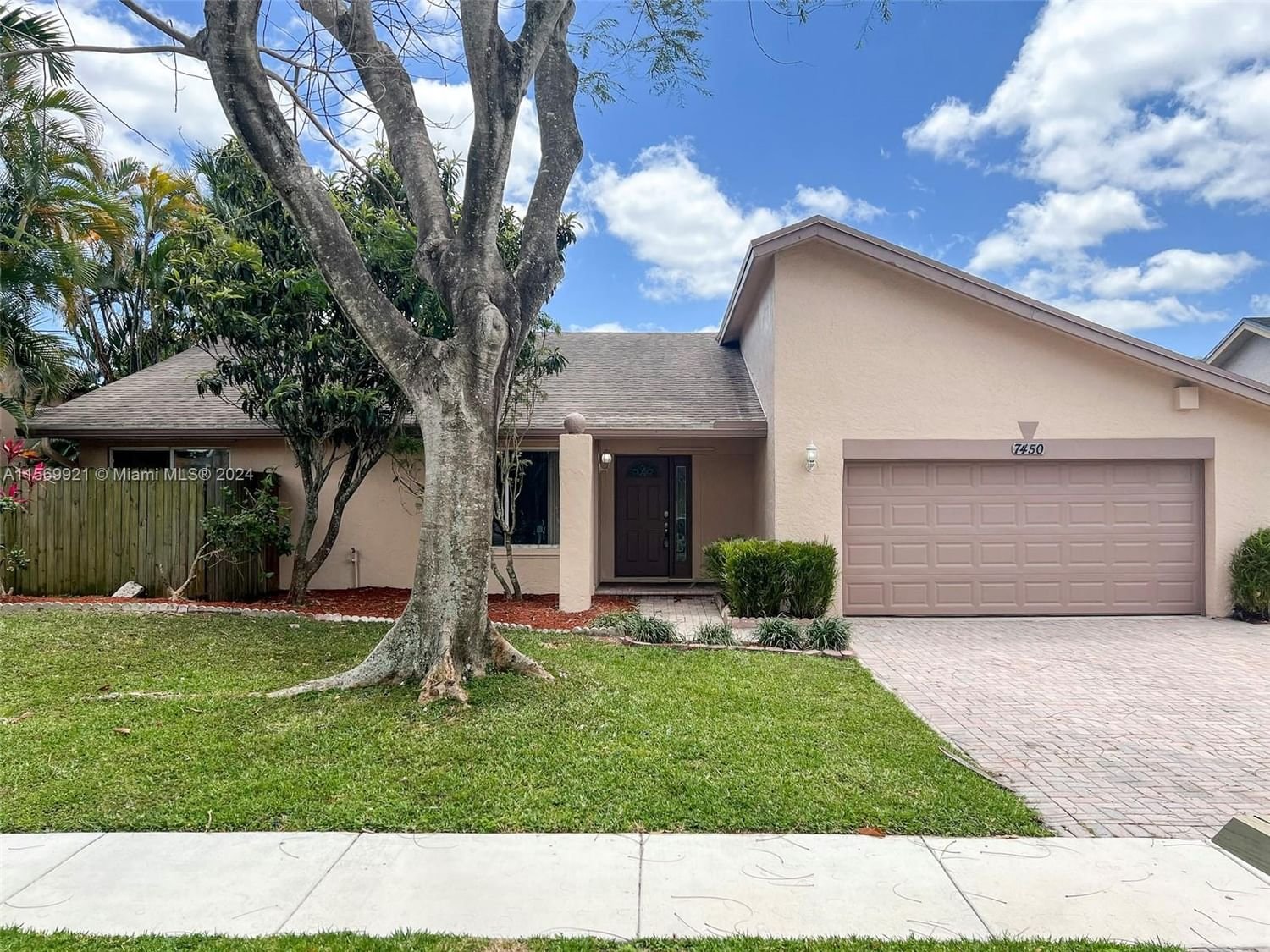 Real estate property located at 7450 42nd Ct, Broward County, BOULEVARD NORTH, Lauderhill, FL
