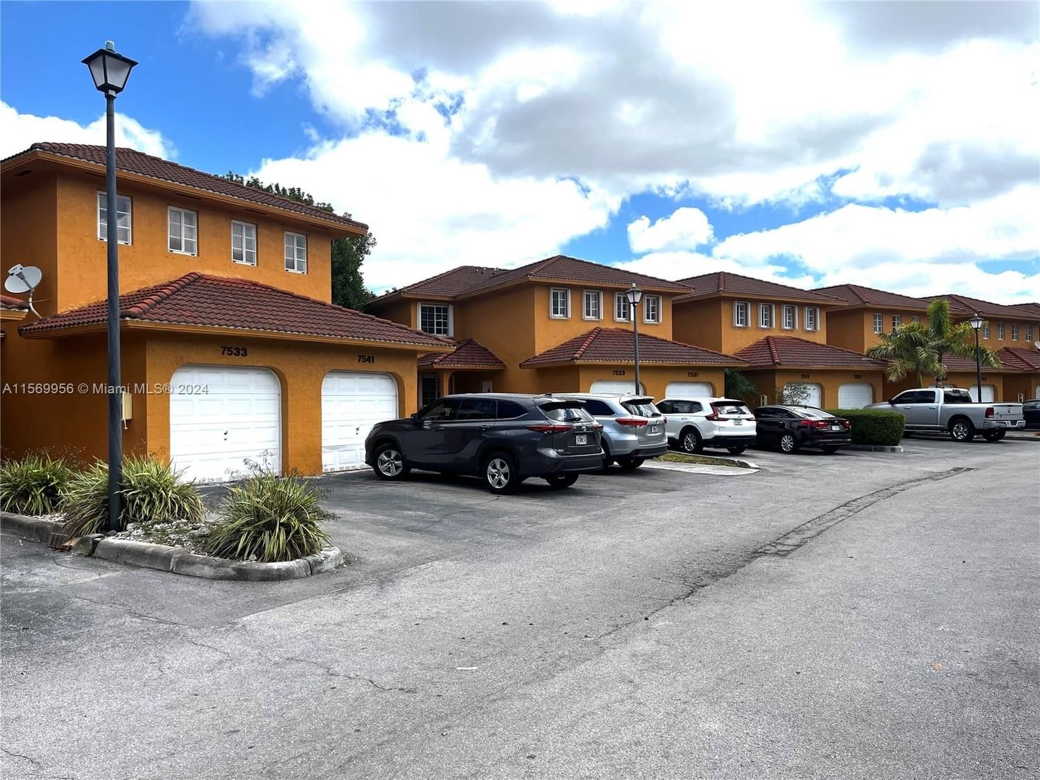 Real estate property located at 7533 176th Ter #7533, Miami-Dade County, LILANDIA ESTATES CONDO, Hialeah, FL