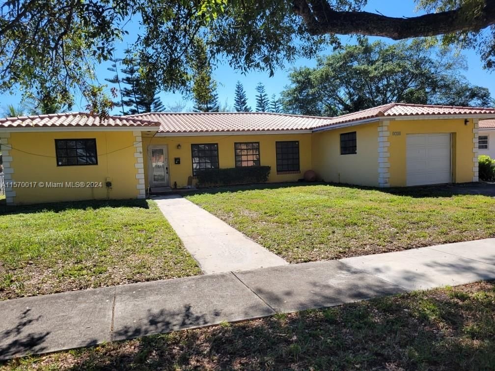Real estate property located at 6750 White Oak Dr, Miami-Dade County, MIAMI LAKES SEC 5, Miami Lakes, FL