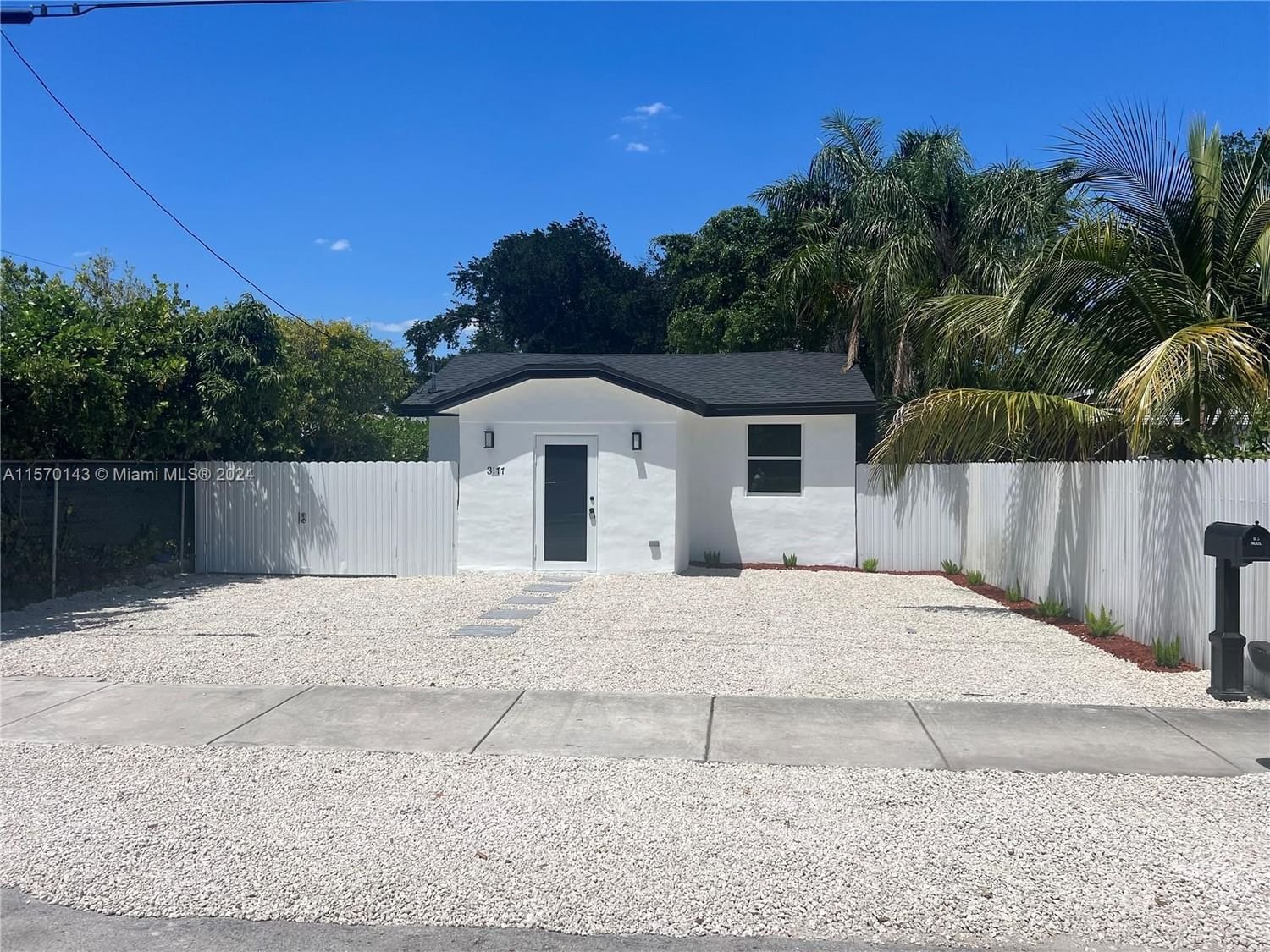 Real estate property located at 3177 42nd St, Miami-Dade County, LAURAVILLE GARDENS, Miami, FL