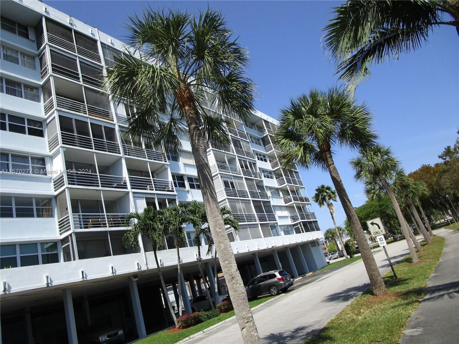 Real estate property located at 16850 Glades Dr #2G, Miami-Dade County, ANDOR PLAZA CONDO, North Miami Beach, FL