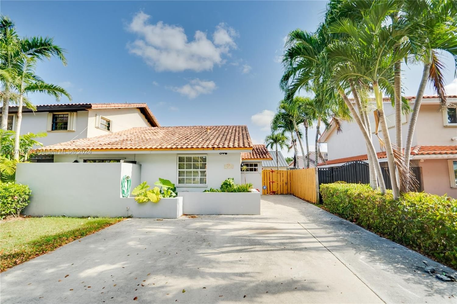 Real estate property located at 14832 80th St #14832, Miami-Dade County, KENDALE TWIN VILLAS CONDO, Miami, FL