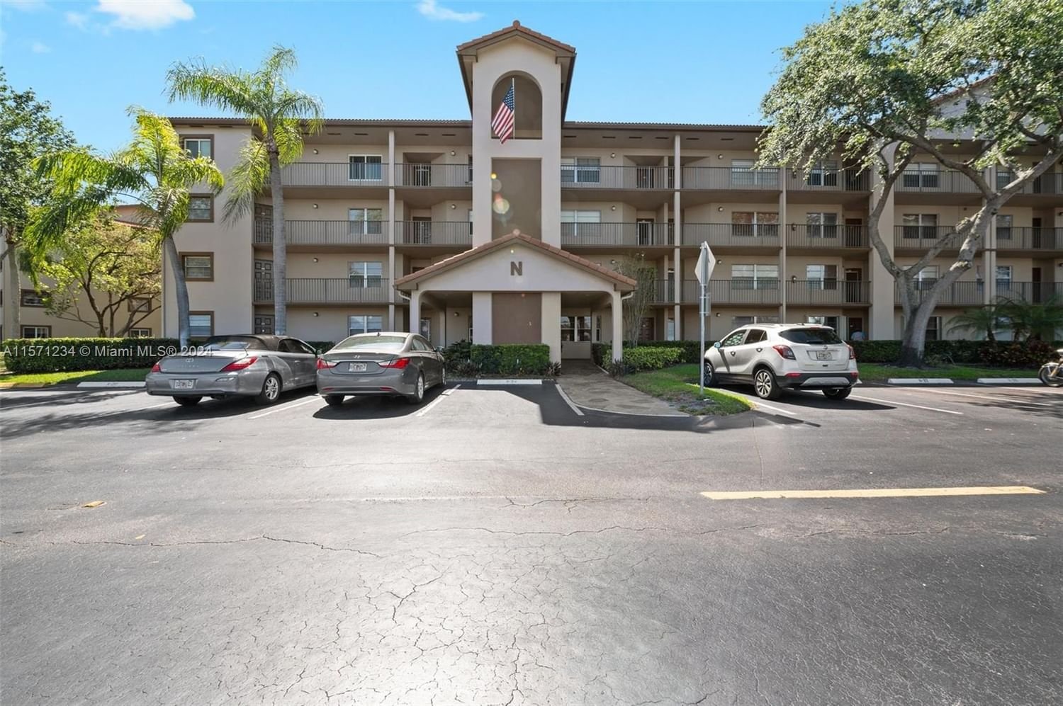 Real estate property located at 1000 125th Ave #214N, Broward County, CAMBRIDGE AT CENTURY VILL, Pembroke Pines, FL