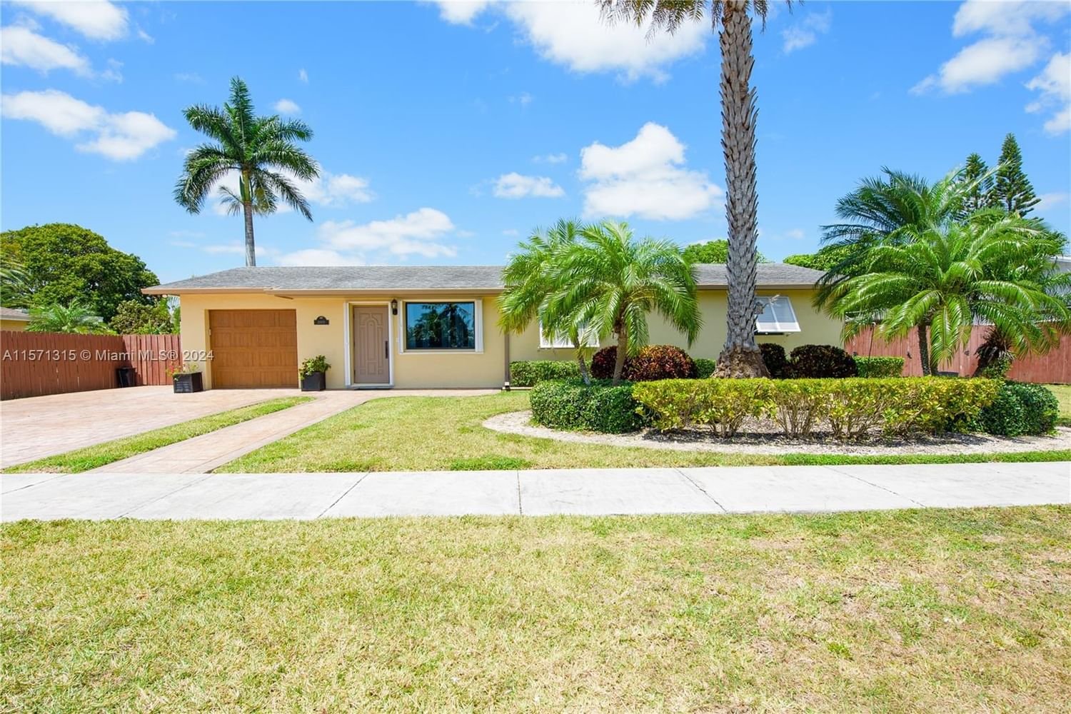 Real estate property located at 30870 190th Ave, Miami-Dade County, VANDA ESTATES, Homestead, FL