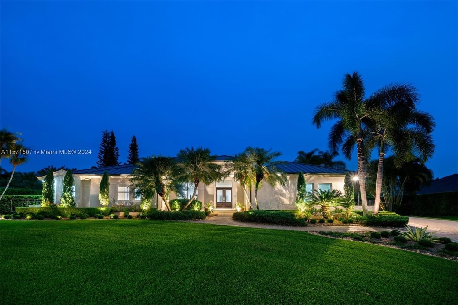 Real estate property located at 8530 166th St, Miami-Dade County, FLAMINGO GARDENS ESTATES, Palmetto Bay, FL