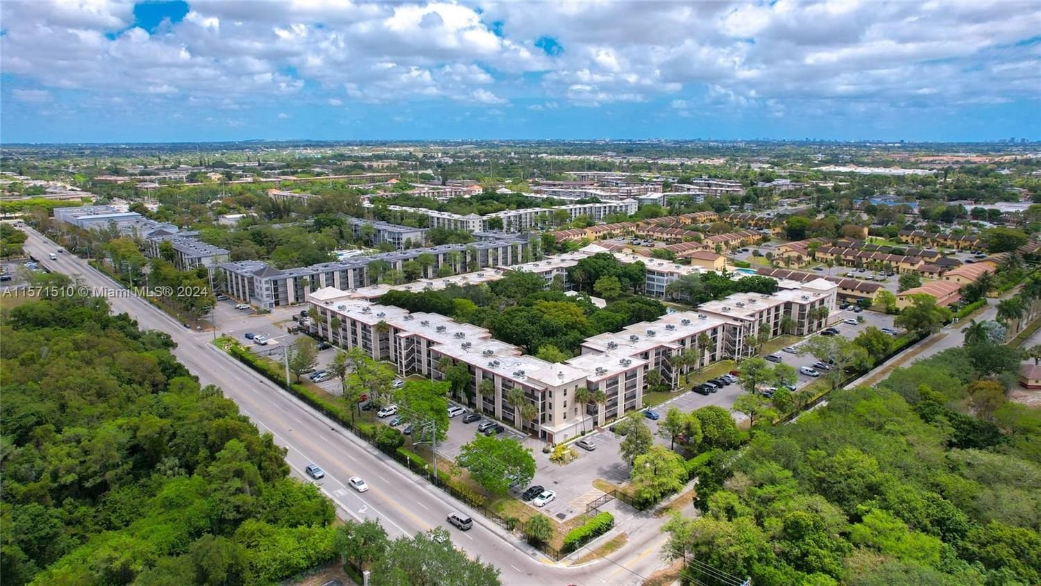 Real estate property located at 2600 49th Ave #112, Broward County, CYPRESS CHASE CONDO NO 7, Lauderdale Lakes, FL