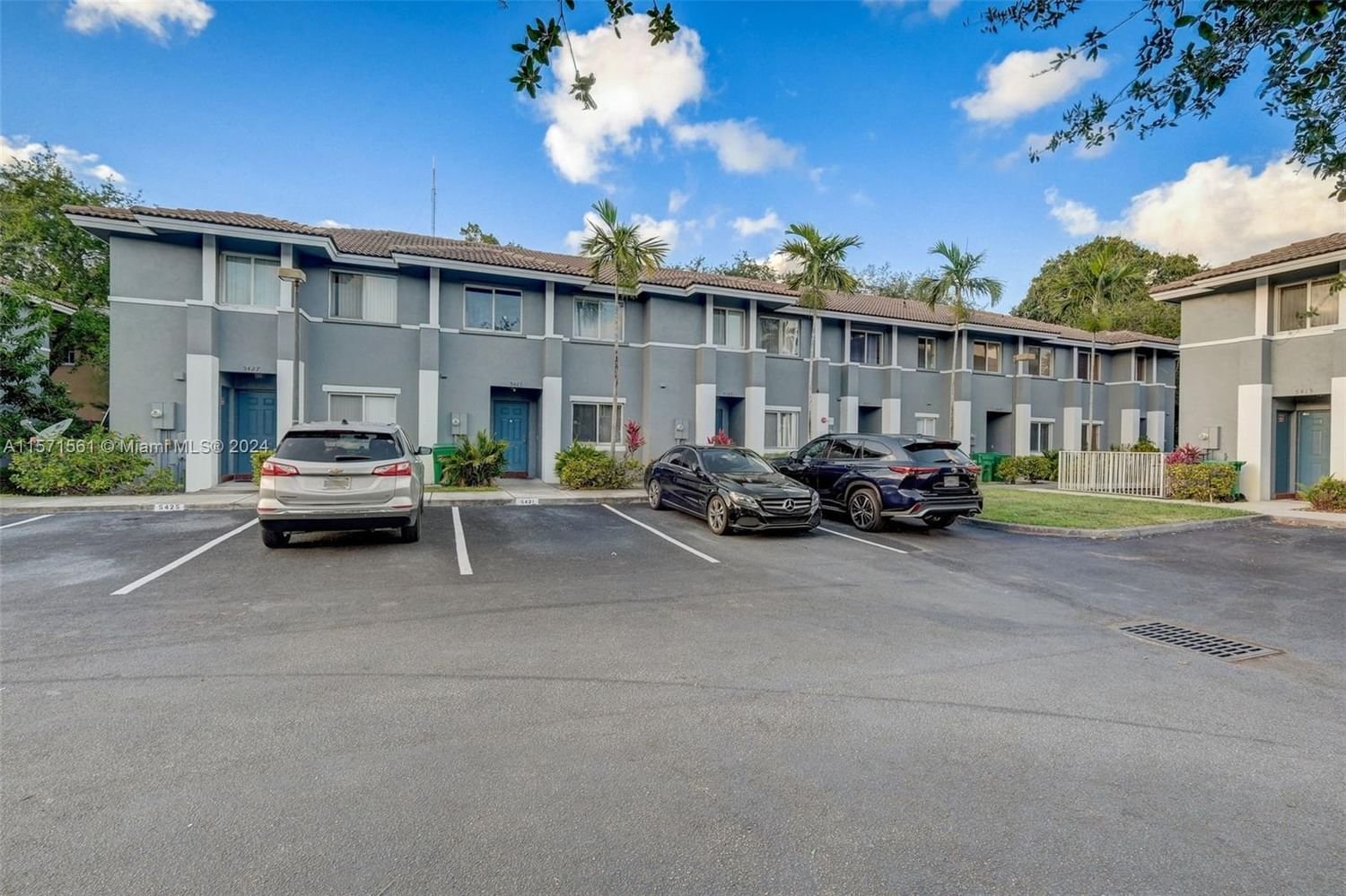 Real estate property located at 5417 41st St #5417, Broward County, HOLLYWOOD RIDGE FARMS 2-1, Pembroke Park, FL