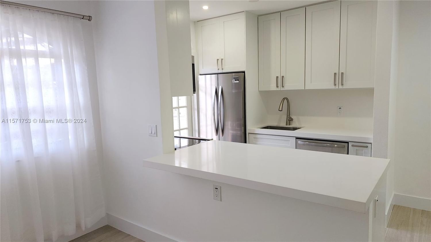 Real estate property located at 1575 West Ave #9, Miami-Dade County, EMERSON HOUSE CONDO, Miami Beach, FL