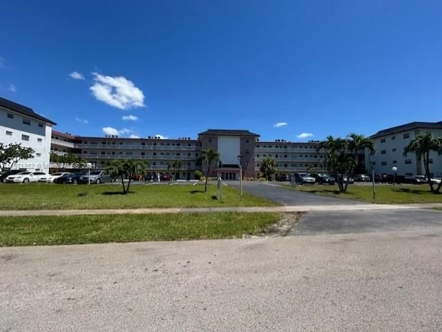 Real estate property located at 4140 44th Ave #305, Broward County, RUBY CONDO, Lauderdale Lakes, FL
