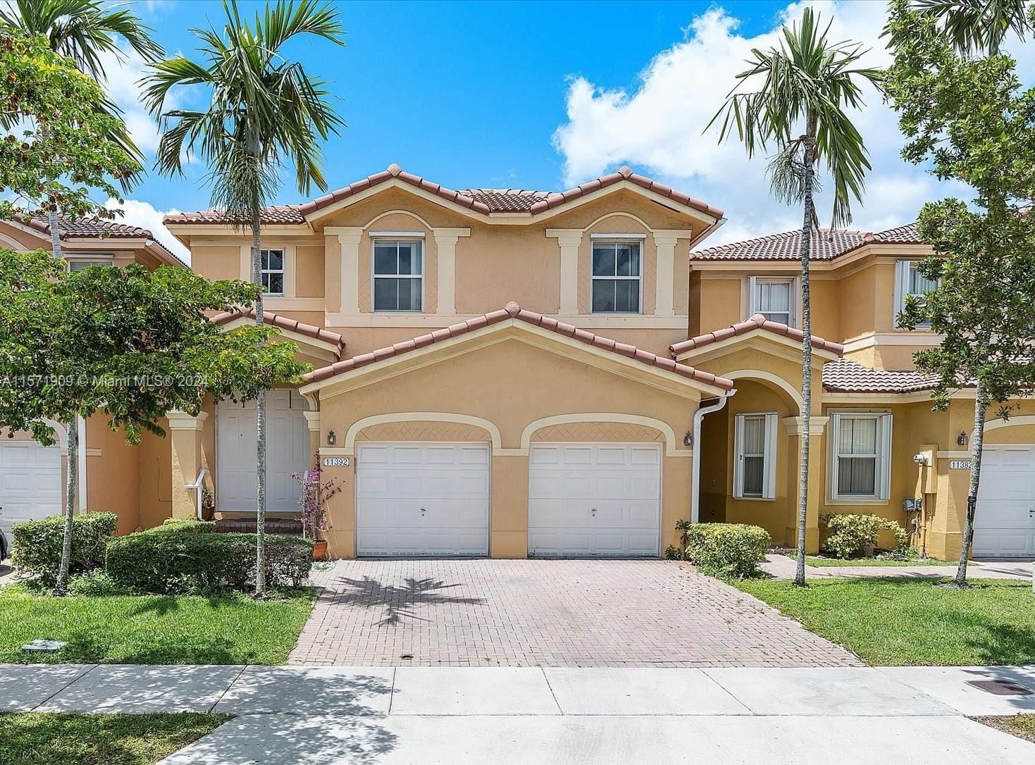 Real estate property located at 11392 137th Pl #11392, Miami-Dade County, CENTURY BREEZE, Miami, FL