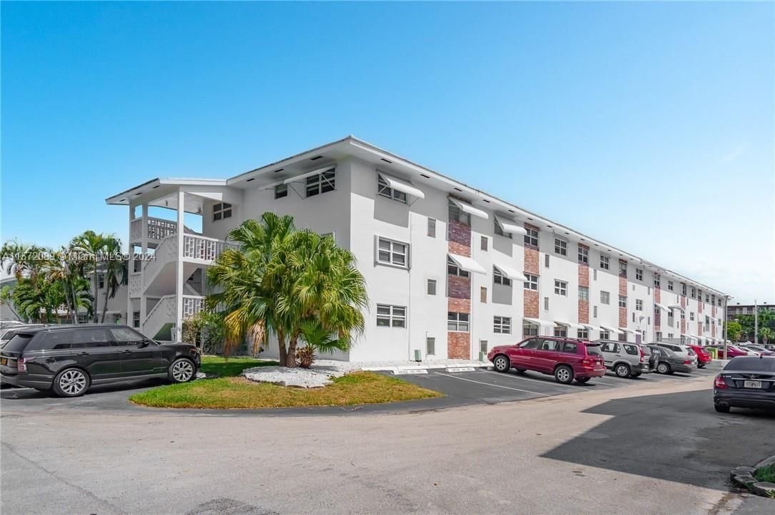 Real estate property located at 238 Hibiscus Ave #124, Broward County, LEISURE BY THE SEA CONDO, Lauderdale By The Sea, FL