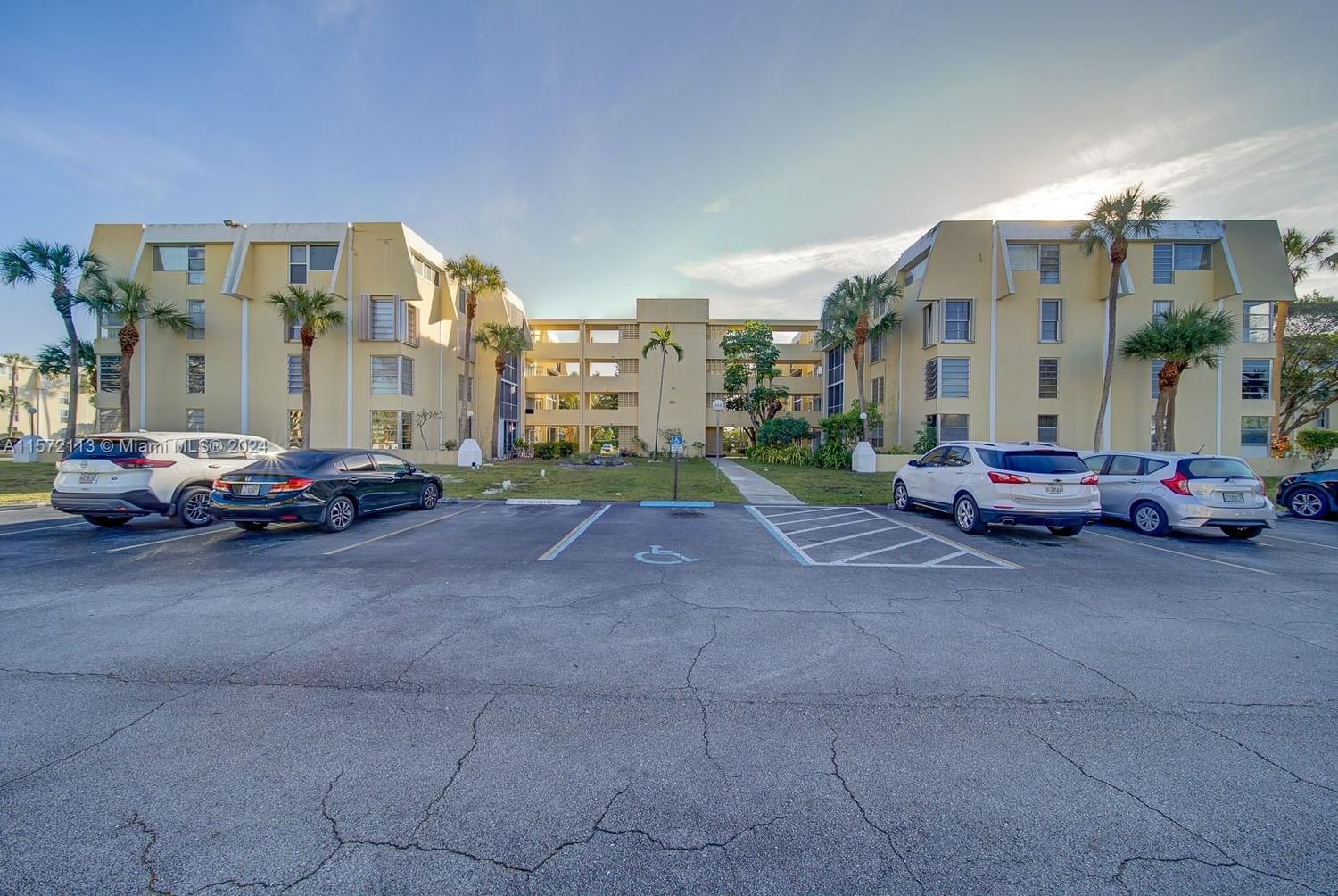 Real estate property located at 942 199th St #1D, Miami-Dade County, LAKE PARK CONDO NO 1 - BL, Miami, FL