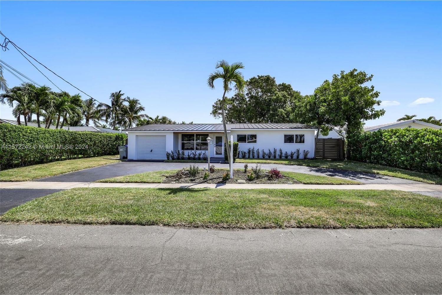 Real estate property located at 660 4th Ave, Broward County, CYPRESS HARBOR 5TH SEC, Pompano Beach, FL