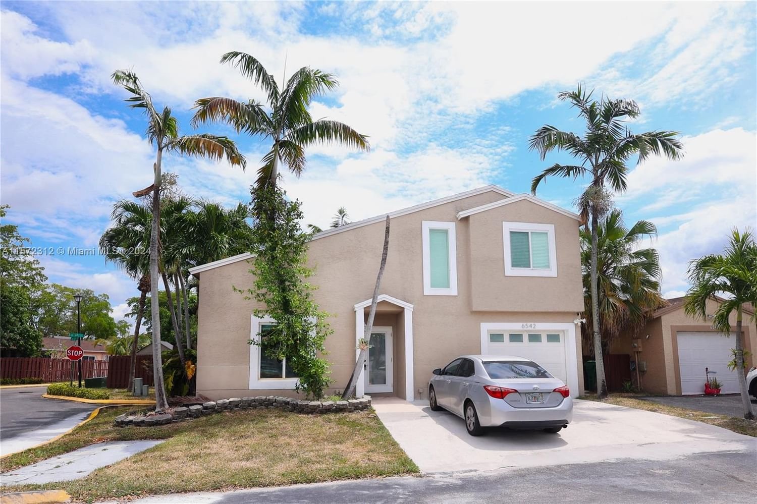 Real estate property located at 6542 197th Ln, Miami-Dade County, COUNTRY LAKE HOMES, Hialeah, FL