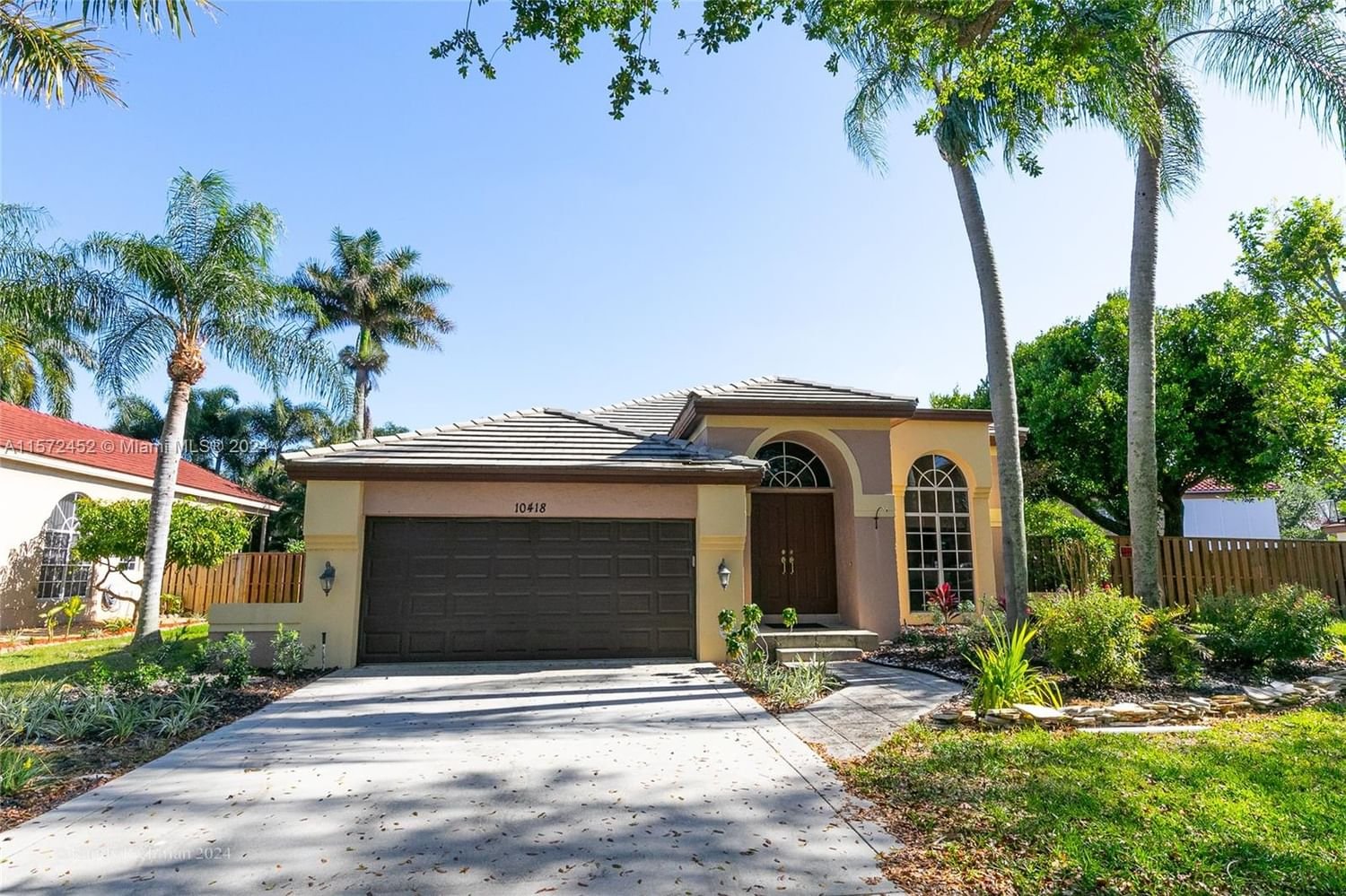 Real estate property located at 10418 Brasilia St, Broward County, EMBASSY LAKES, Cooper City, FL