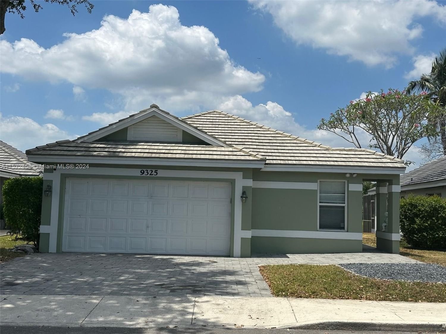 Real estate property located at 9325 Arborwood Cir, Broward County, FOREST RIDGE CLUSTER HOME, Davie, FL