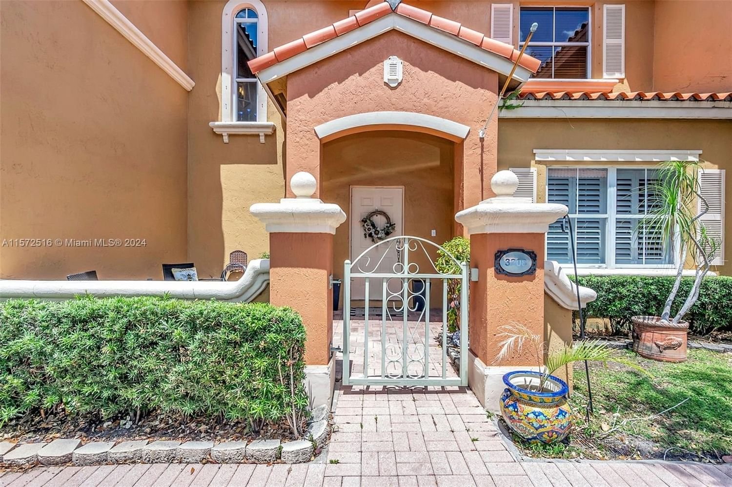 Real estate property located at 8401 139th Ter #3208, Miami-Dade County, VILLA VIZCAYA, Miami Lakes, FL