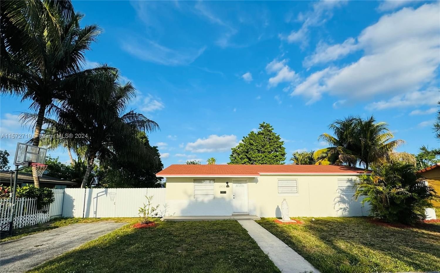 Real estate property located at 19323 42nd Ct, Miami-Dade County, CAROL CITY GARDENS, Miami Gardens, FL