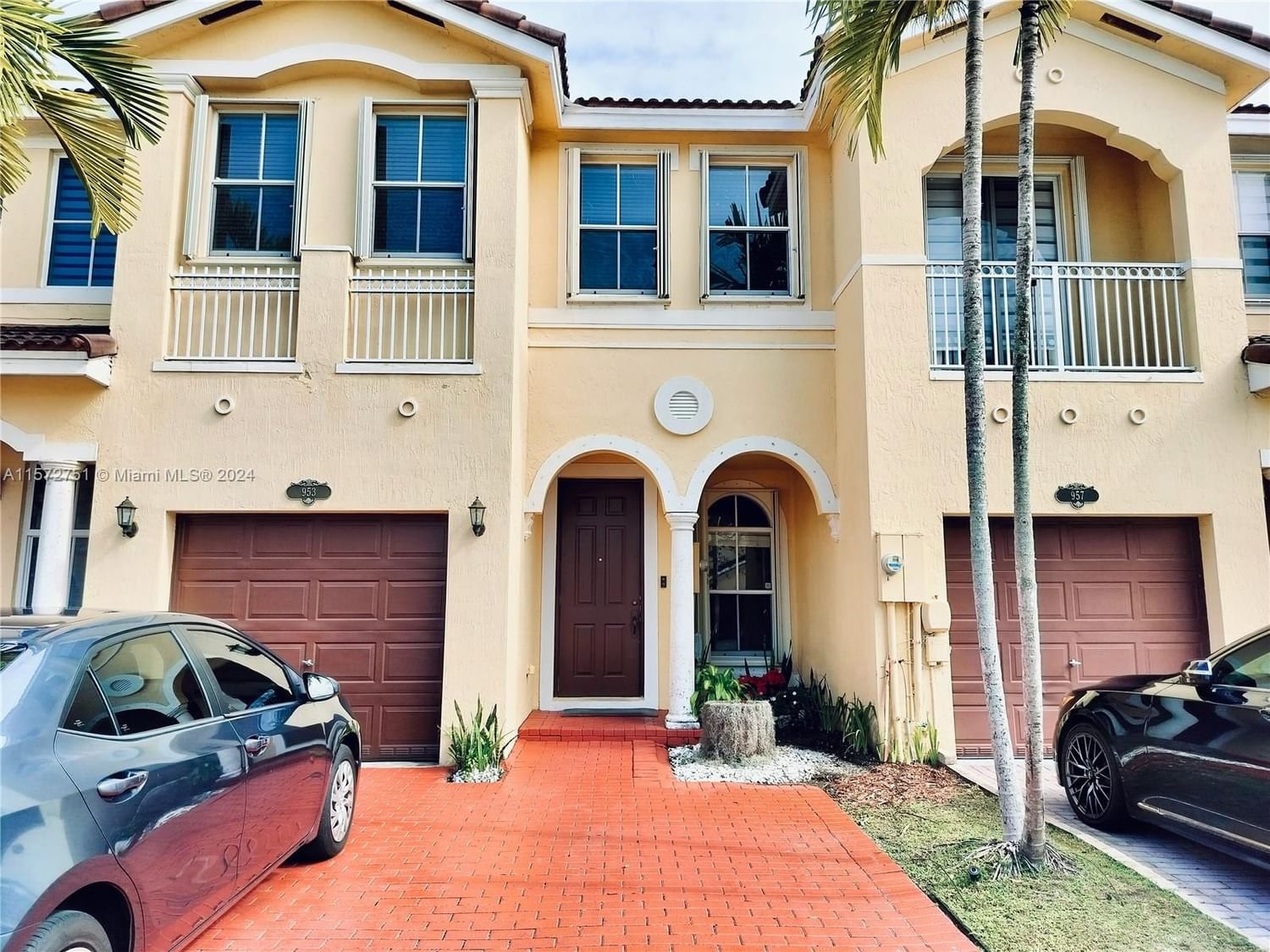 Real estate property located at 953 149th Ct, Miami-Dade County, GRAND LAKES PHASE I, Miami, FL