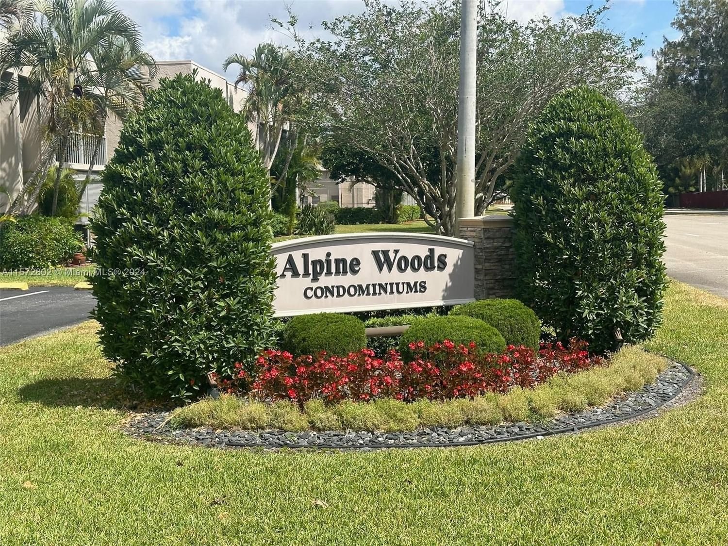 Real estate property located at 8528 Old Country Mnr #122, Broward County, ALPINE WOODS VILLA NO I C, Davie, FL