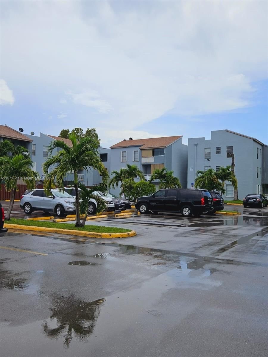 Real estate property located at 1735 60th St M303, Miami-Dade County, LOS SUENOS CONDO, Hialeah, FL