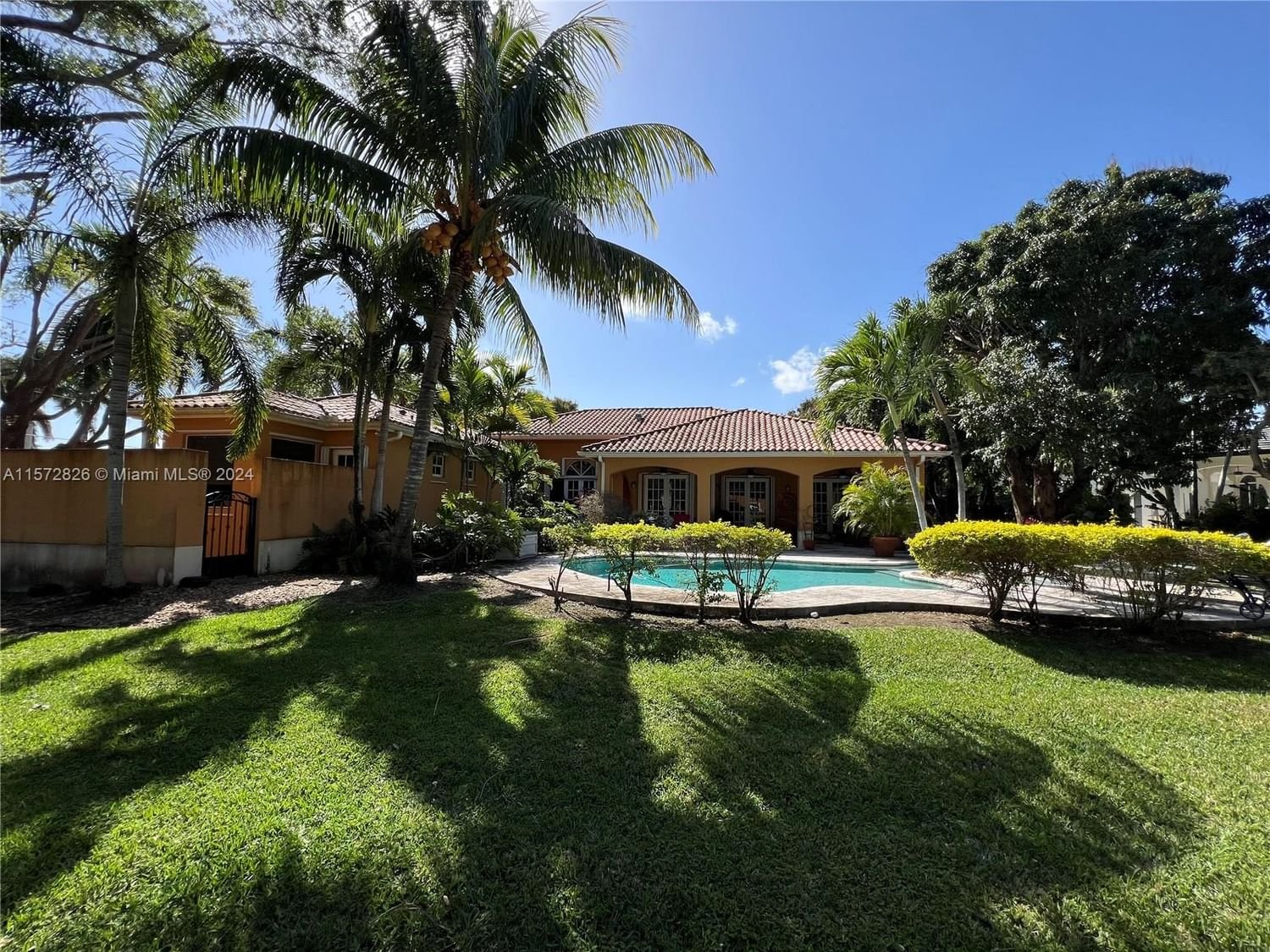 Real estate property located at 7935 168th St, Miami-Dade County, CARMICHAEL ESTATES, Palmetto Bay, FL