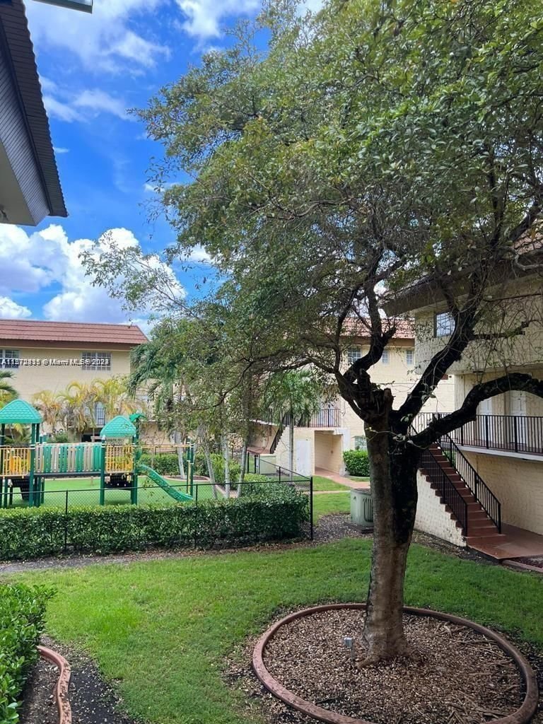 Real estate property located at 8650 109th Ave #3-209, Miami-Dade County, COURTYARDS AT KENDALL CON, Miami, FL