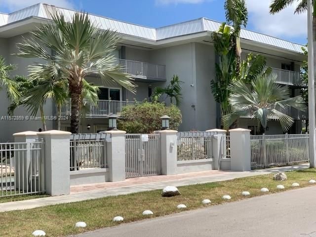 Real estate property located at 7403 82nd St #210N, Miami-Dade County, SILVER PALMS AT DADELAND, Miami, FL