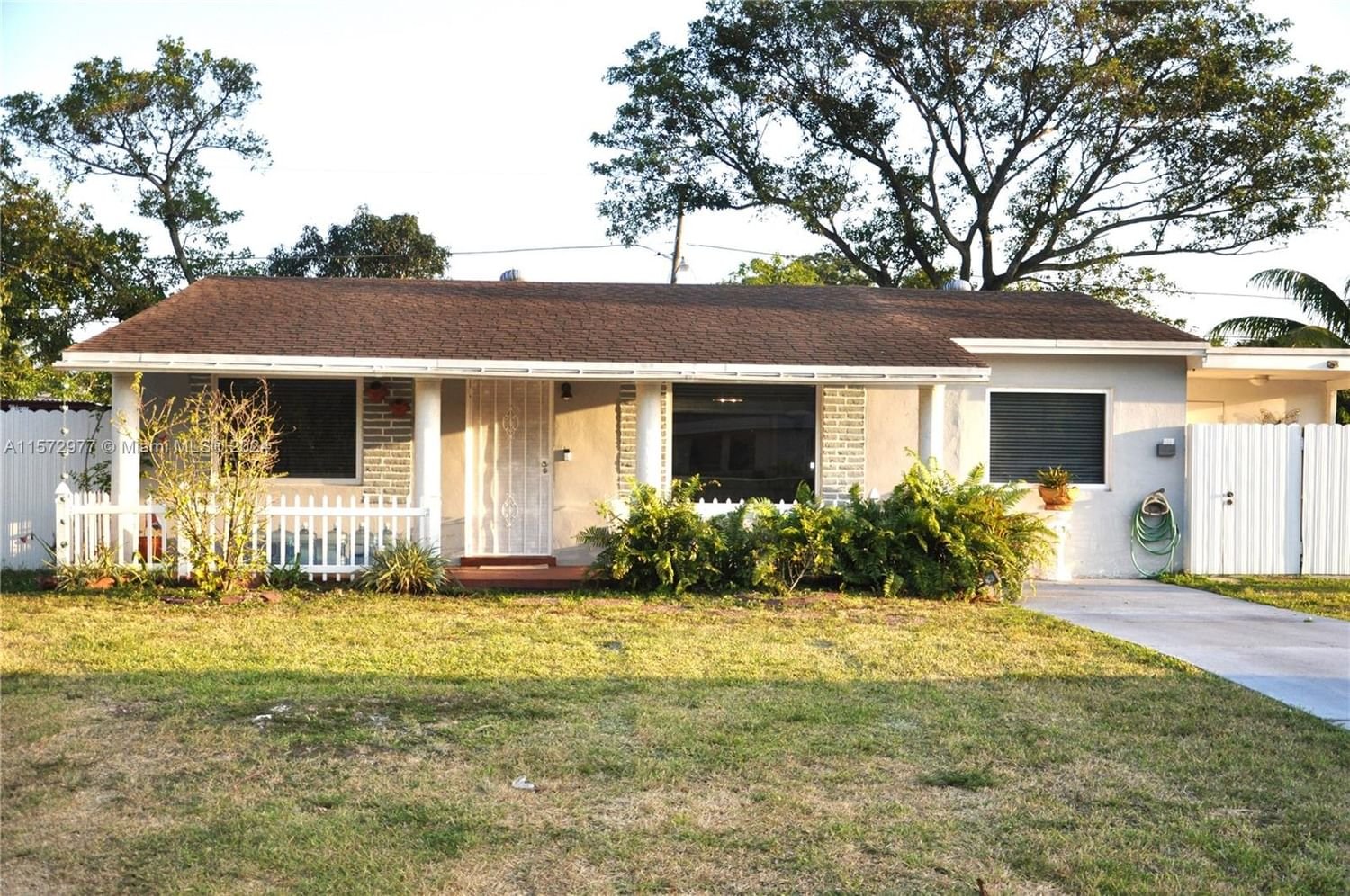 Real estate property located at 6112 Plunkett St, Broward County, BEVERLY PARK, Hollywood, FL