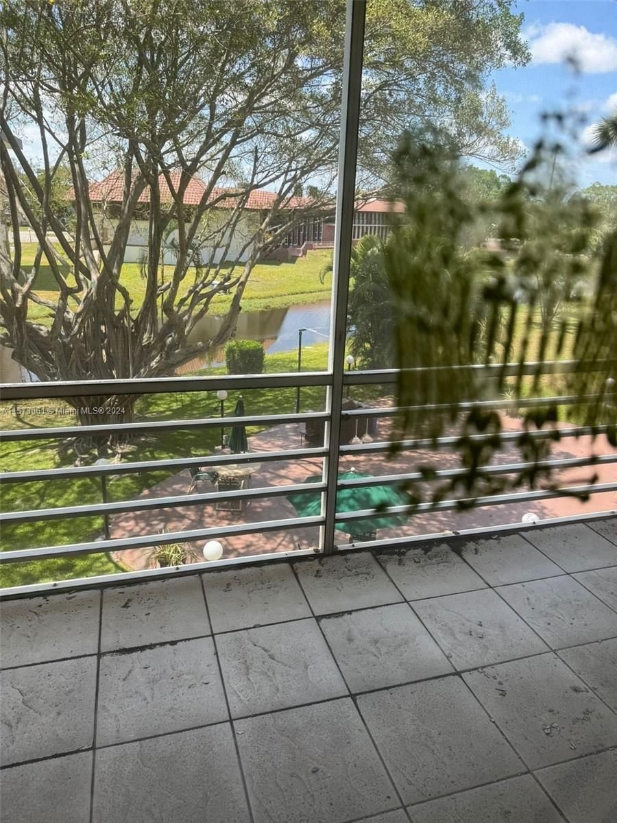 Real estate property located at 3001 46th Ave #304, Broward County, LAUDERDALE OAKS CONDO XII, Lauderdale Lakes, FL