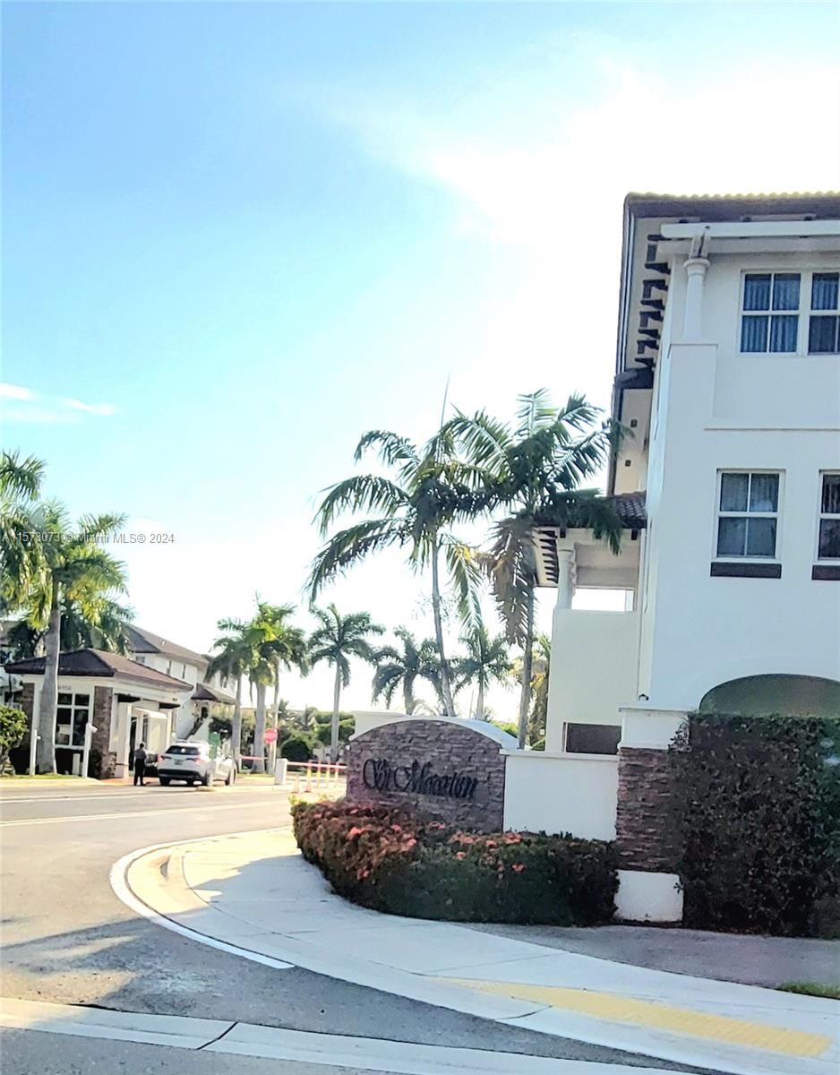 Real estate property located at 8900 97th Ave #211, Miami-Dade, ST MAARTEN AT GRAND BAY C, Doral, FL