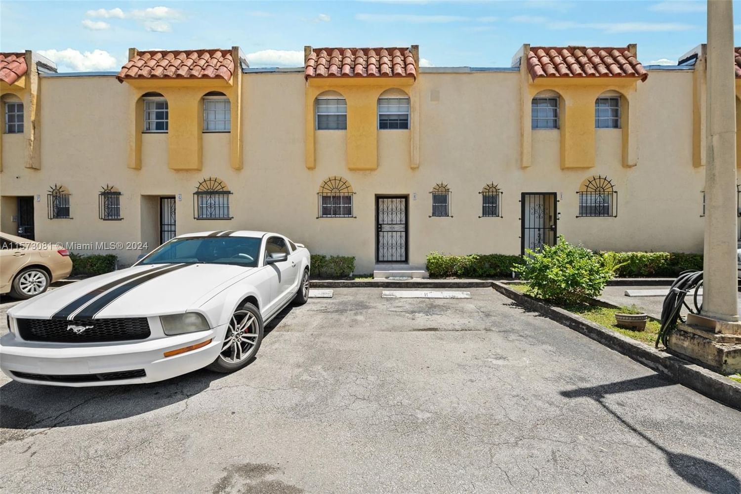 Real estate property located at 11 Olive Dr H, Miami-Dade County, DEER PARK TOWNHOUSES COND, Hialeah, FL