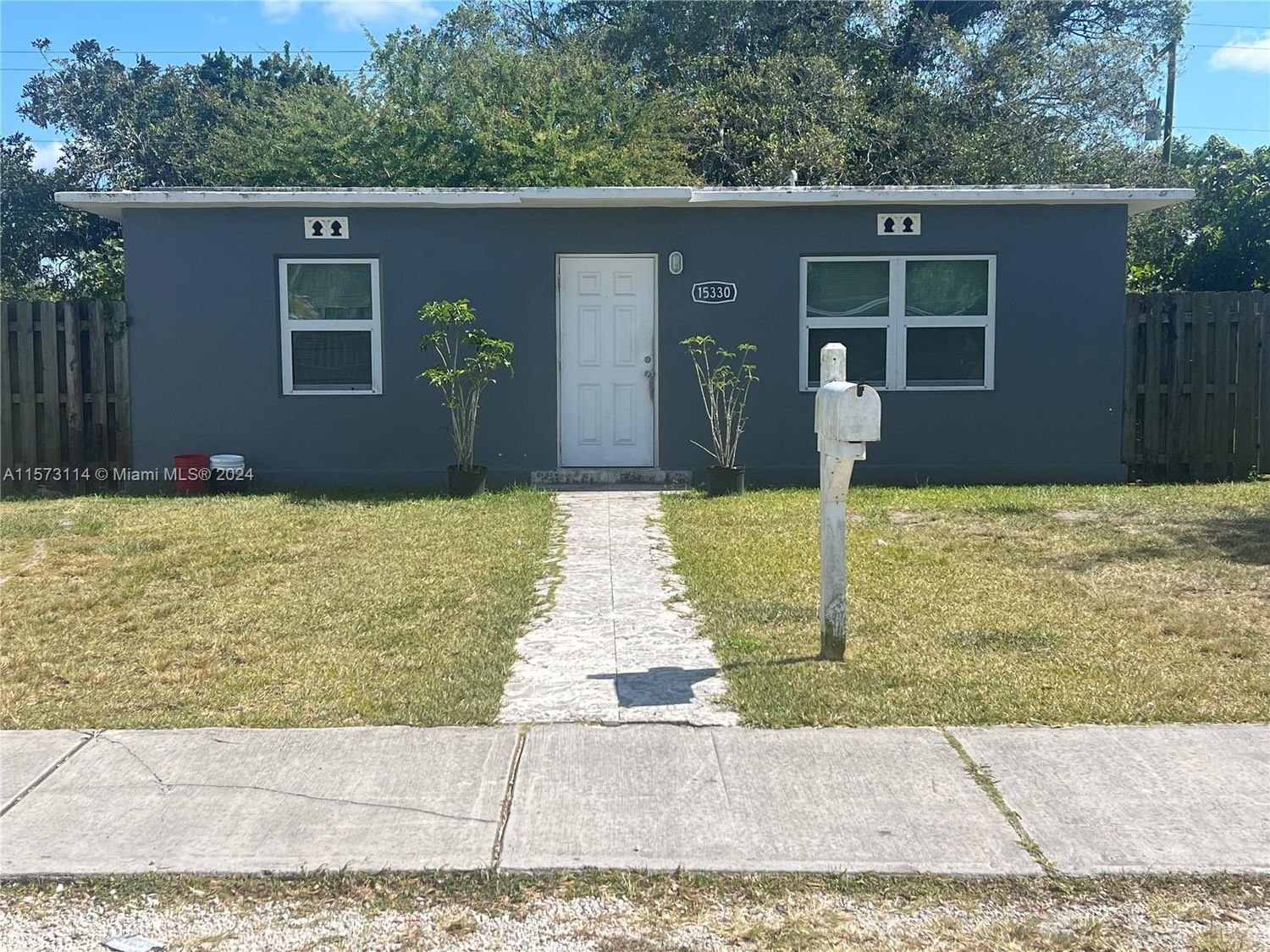 Real estate property located at 15330 Leisure Dr, Miami-Dade County, LEISURE CITY SEC 1, Homestead, FL