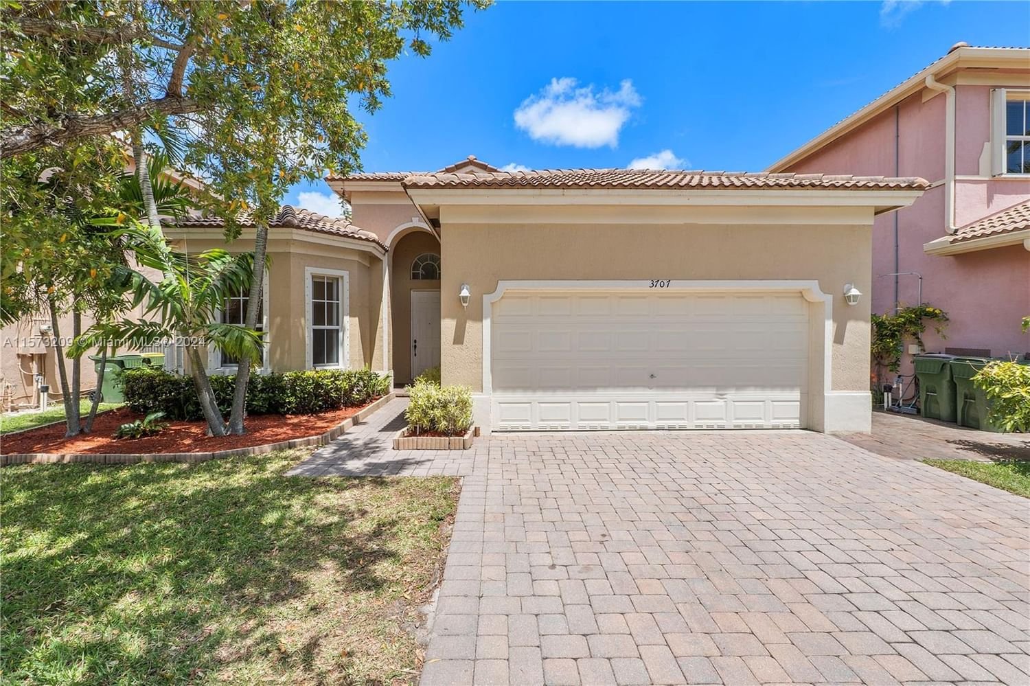 Real estate property located at 3707 19th St, Miami-Dade County, PORTOFINO LAKES, Homestead, FL