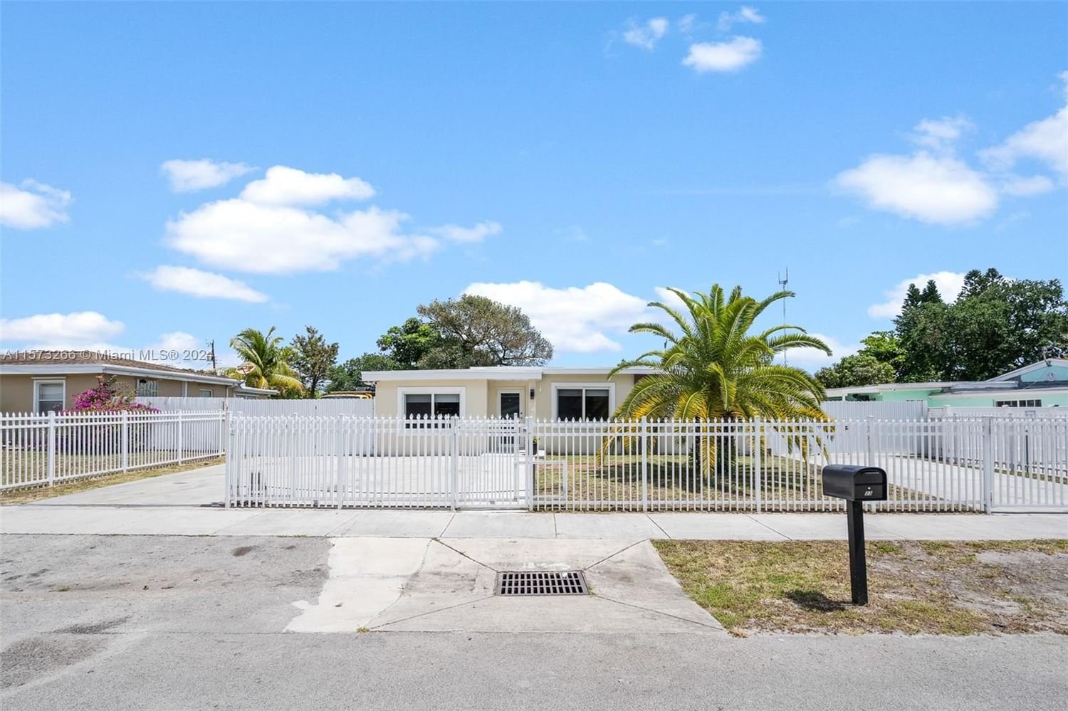 Real estate property located at 23 Miami Gardens Rd, Broward County, MIAMI GARDENS ESTATES SEC, West Park, FL