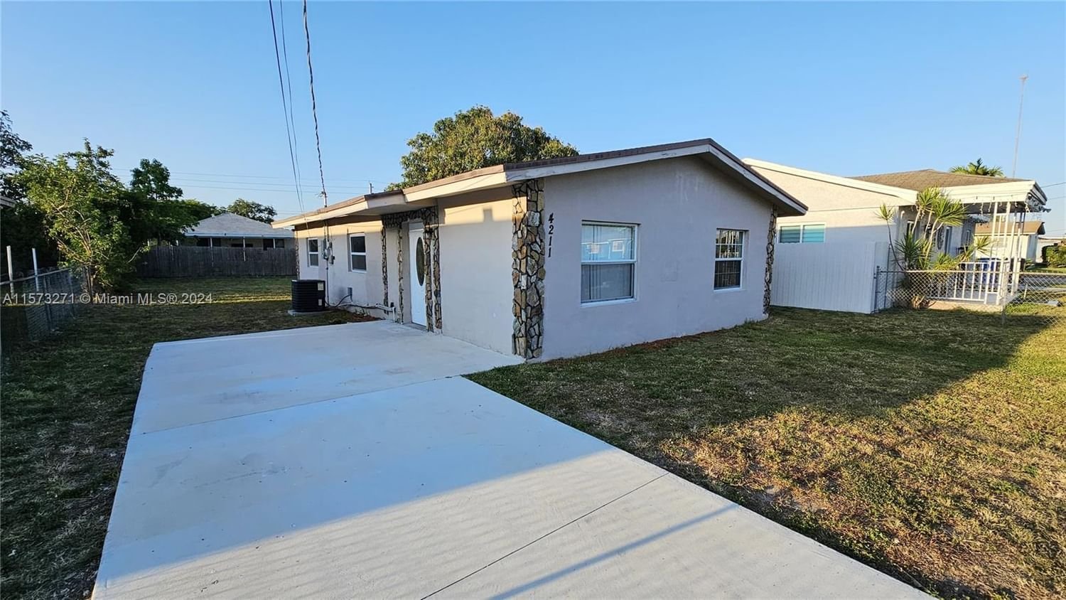 Real estate property located at 4211 21st St, Broward County, CARVER RANCHES, West Park, FL