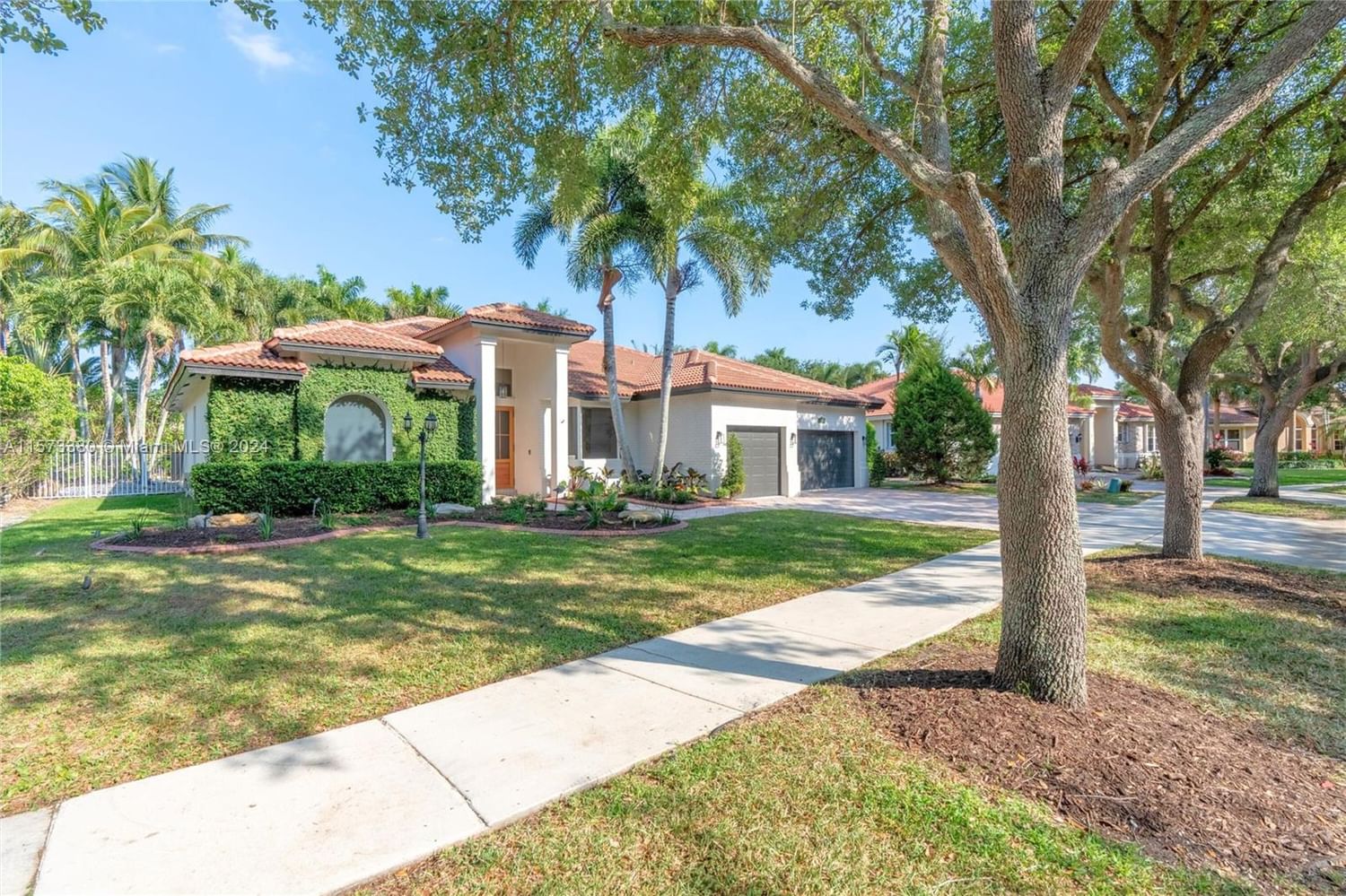 Real estate property located at 13174 Spring Lake Dr, Broward County, COUNTRY GLEN, Cooper City, FL