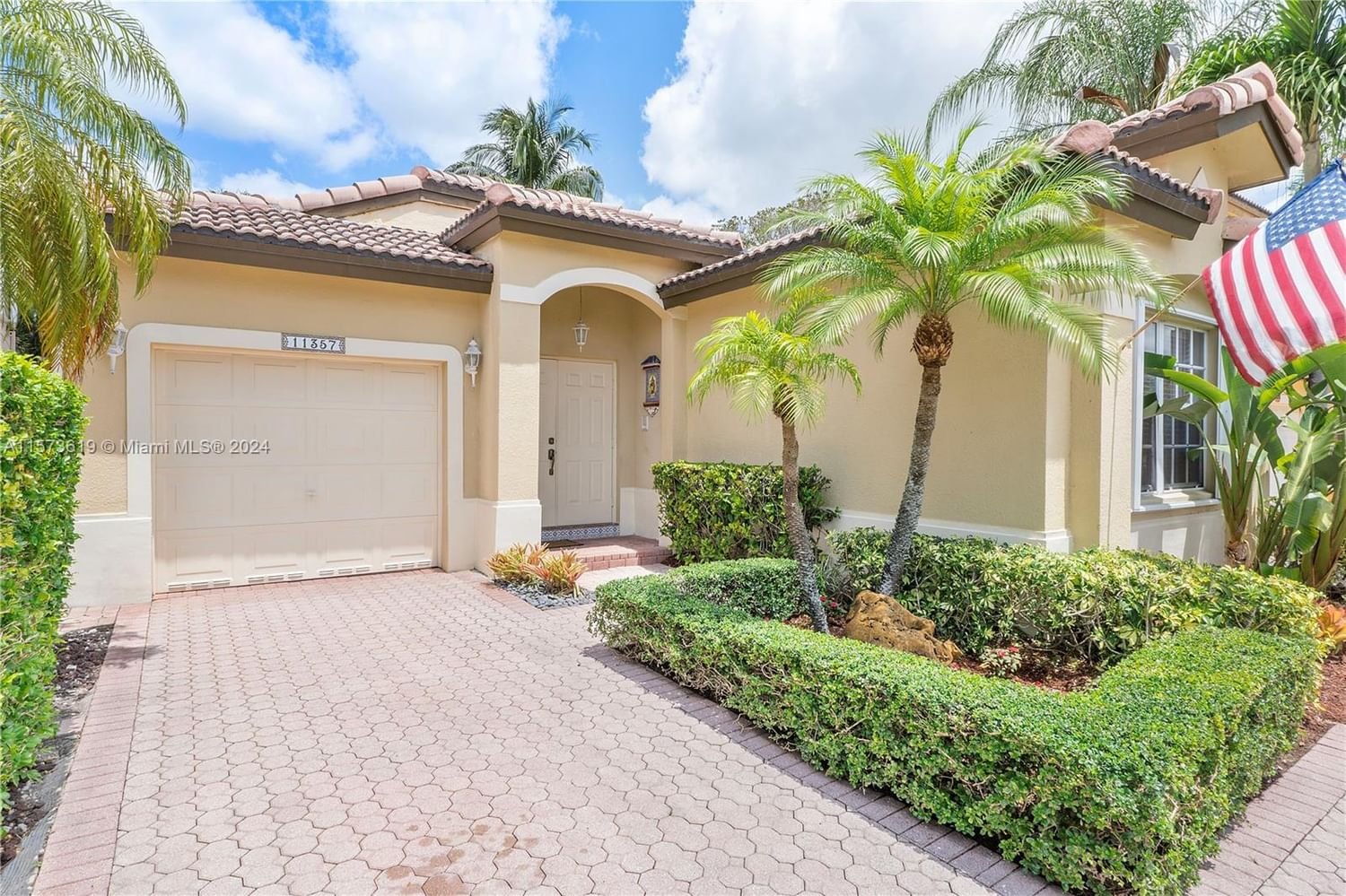 Real estate property located at 11357 50th Ter, Miami-Dade County, DORAL LANDINGS EAST, Doral, FL