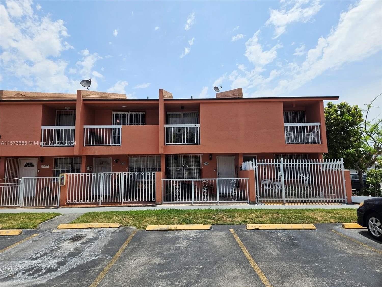 Real estate property located at 11351 1st St #309, Miami-Dade County, SWEETWATER GROVES, Sweetwater, FL