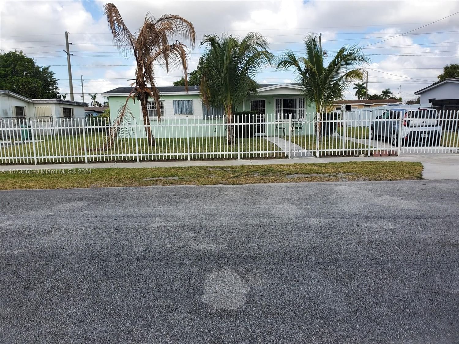 Real estate property located at 14700 105th Ct, Miami-Dade County, RICHMOND HGTS ESTS 2ND AD, Miami, FL