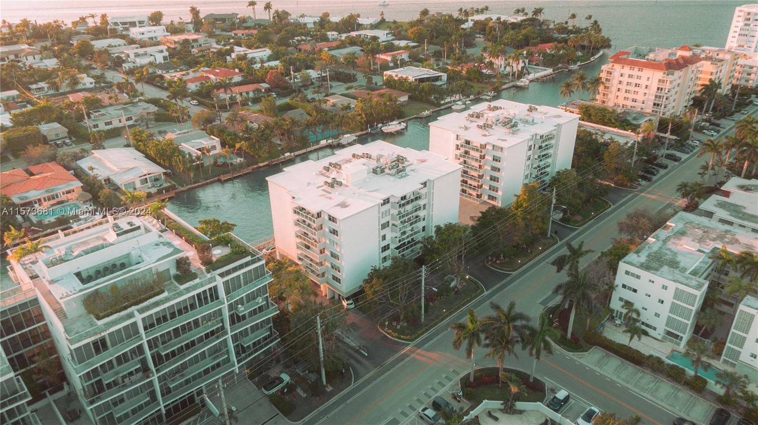 Real estate property located at 10000 Bay Harbor Dr #325, Miami-Dade, 10000 PLAZA CONDO-SOUTH T, Bay Harbor Islands, FL