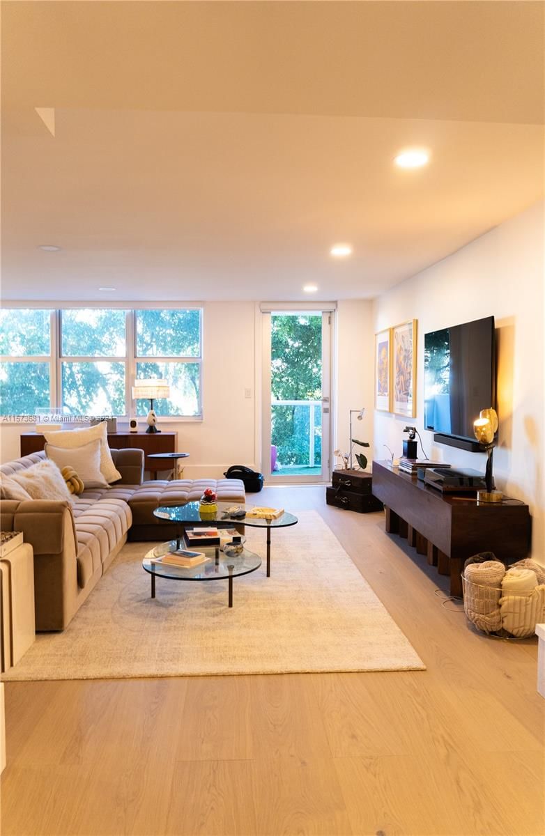 Real estate property located at 10000 Bay Harbor Dr #325, Miami-dade, 10000 Plaza Condo-south T, Bay Harbor Islands, FL