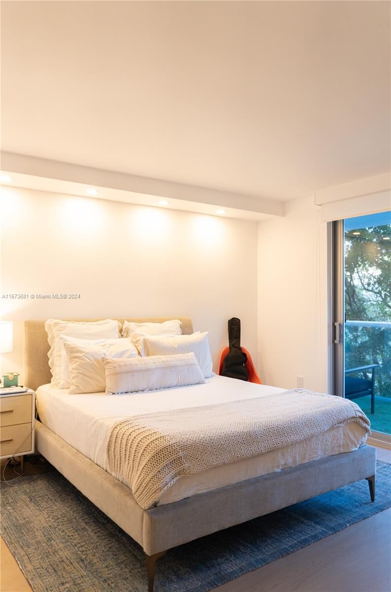 Real estate property located at 10000 Bay Harbor Dr #325, Miami-dade, 10000 Plaza Condo-south T, Bay Harbor Islands, FL