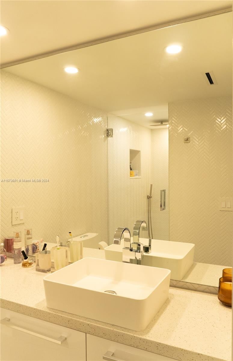 Real estate property located at 10000 Bay Harbor Dr #325, Miami-dade, 10000 Plaza Condo-south T, Bay Harbor Islands, FL