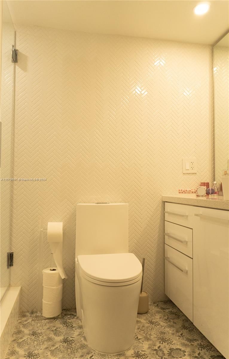 Real estate property located at 10000 Bay Harbor Dr #325, Miami-dade, 10000 Plaza Condo-south T, Bay Harbor Islands, FL