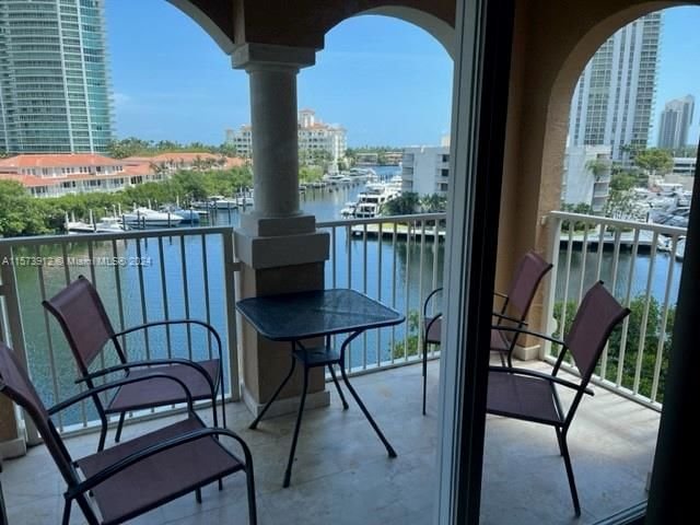 Real estate property located at 19999 Country Club Dr #1602, Miami-Dade County, THE YACHT CLUB AT AVENTURA, Aventura, FL