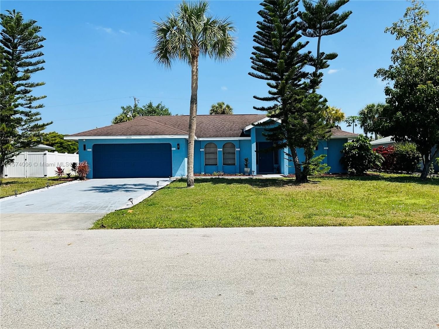 Real estate property located at 1805 1 Ter, Lee County, CAPE CORAL, Cape Coral, FL